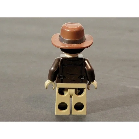 LEGO Indiana Jones Minifigure Indiana Jones - Dark Brown Jacket Open Shirt - Picture 2 of 3